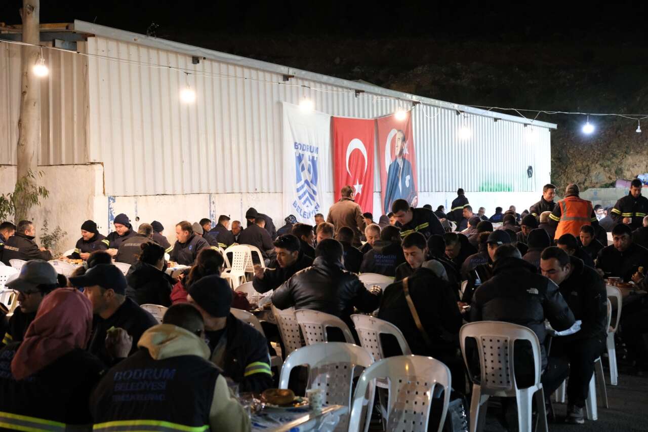 Başkan Tamer Mandalinci Temizlik İşleri Personeliyle Sahurda Buluştu 2